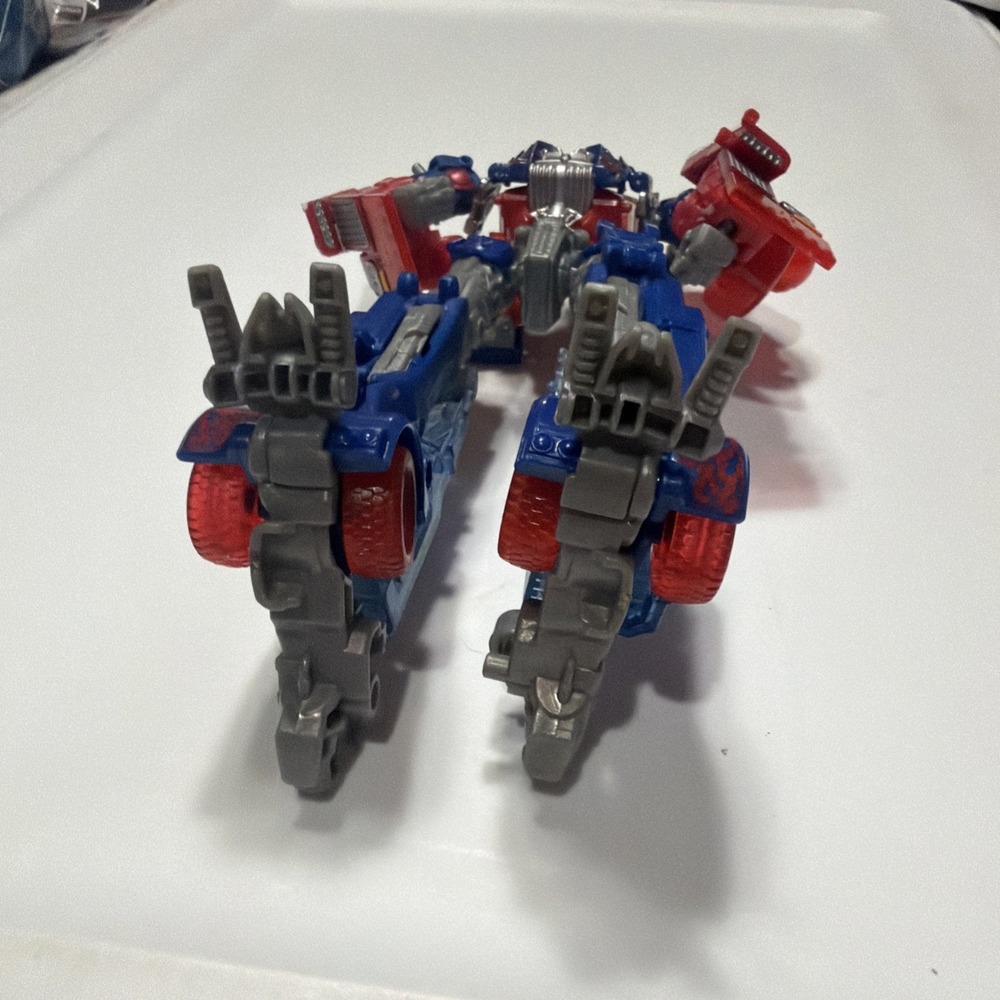 OPTIMUS PRIME Transformers The Last Knight TLK Voyager Class Toys R Us - Picture 6 of 6